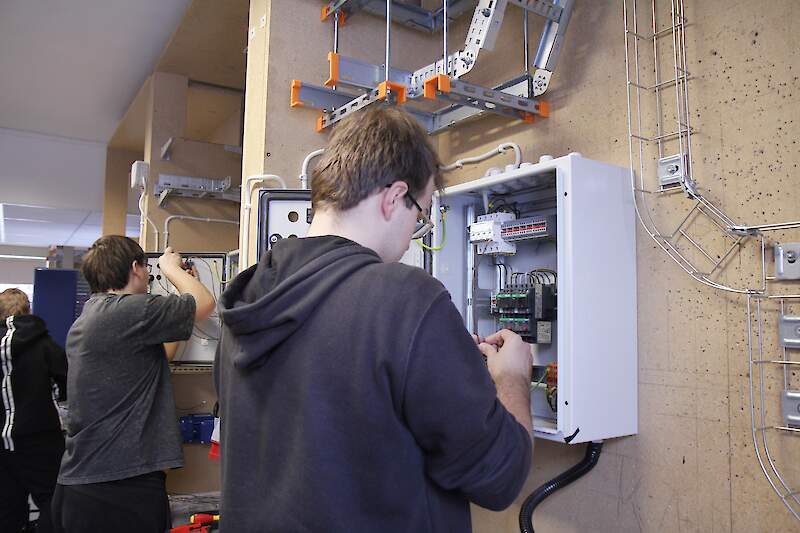 Koolitused enesetäiendamiseks ja erialase pädevuse tõstmiseks täiskasvanud õppijatele.