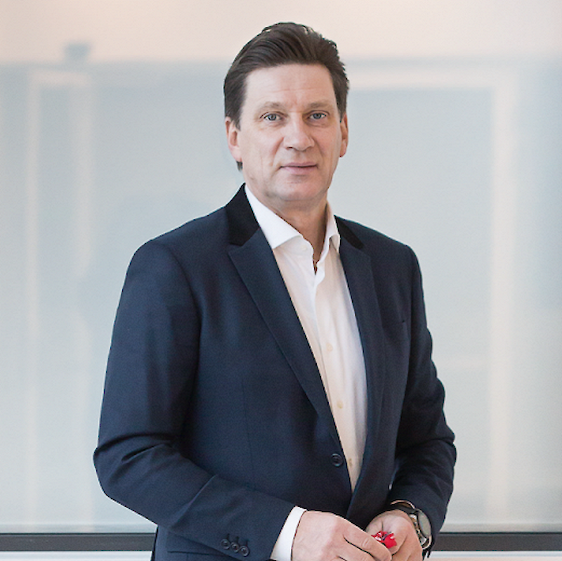 Cien. kolēģi, Aicinu jūs piedalīties  17. Neirologu vasaras skolā 2025, kas norisināsies 6. jūnijā un būs veltīta ļoti nozīmīgai un aktuālai tēmai — kognitīvajiem traucējumiem. Mēs runāsim par atmiņu, domāšanu, personību, novecošanu un par to, kā ar šiem jautājumiem sastopamies gan praksē, gan personīgajā dzīvē. Programma solās būt patiesi interesanta — daudzpusīga, praktiska un piesātināta ar profesionāļu pieredzi. Konference ir lieliska iespēja ne tikai uzzināt ko jaunu, bet arī satikt kolēģus, dalīties pieredzē un iedvesmoties. Tiekamies jūnijā! Cieņā, Prof. Andrejs Millers